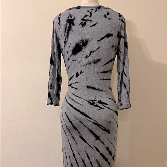 New Guess form fitting Tie Dye maxi dress-size M - Picture 6 of 8